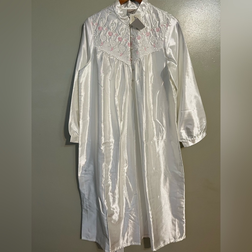 Vintage Jenny Buchanan Elegant White Satin Nightgown with Pink Embroidery M NWT